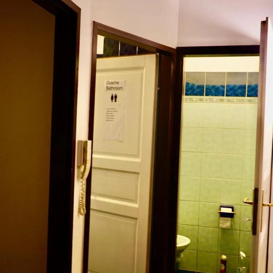 Homestay U6 Schoepfwerk Home 3 Vienna Austria